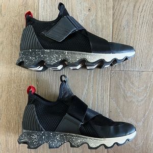 Sorel black/white/red size 8.5 gently used